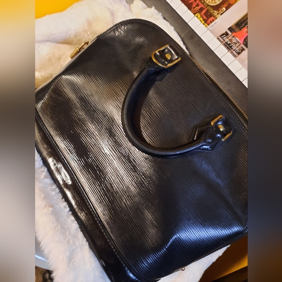 Louis Vuitton Vintage Epi Alma PM - Picture 12 of 16